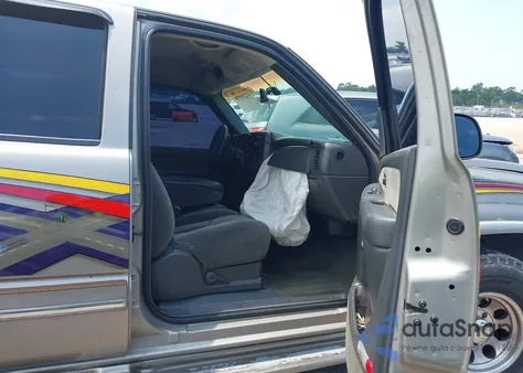 2003 Chevrolet Silverado C1500 Heavy Duty from USA, damaged, VIN 1GCGC13U23F219411